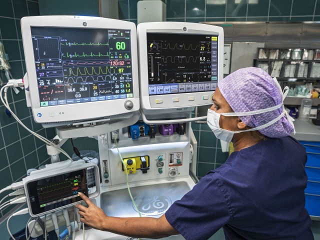 ΑΒ Βασιλόπουλος: Παράδοση ιατρικού εξοπλισμού νέας γενιάς στον Ευαγγελισμό