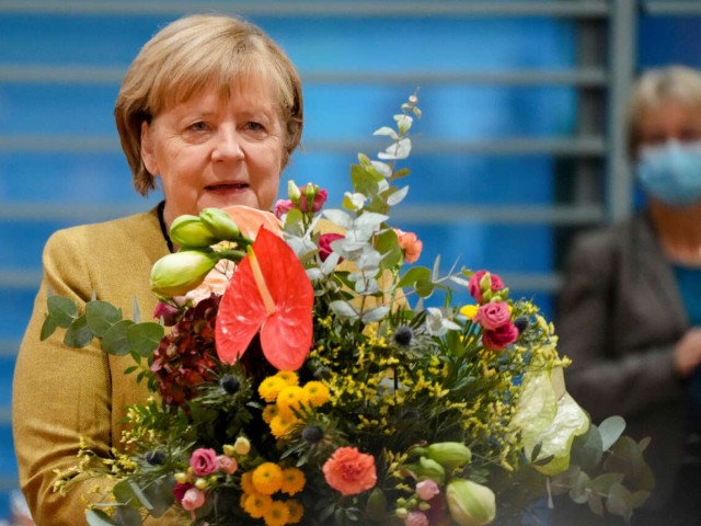 Άνγκελα Μέρκελ: Πανκ αποχαιρετισμός στην καγκελαρία υπό τους ήχους της Νίνα Χάγκεν (video)