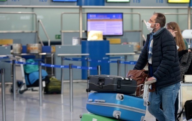 Νέοι περιορισμοί για την είσοδο ταξιδιωτών στη χώρα