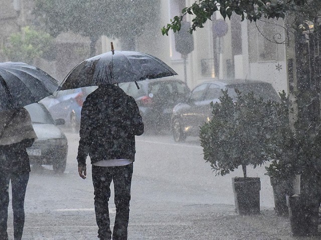 Ισχυρές βροχές και καταιγίδες προβλέπει η ΕΜΥ