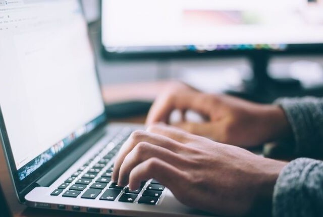 "Καμπάνα" από τη Γαλλία σε Facebook και Google