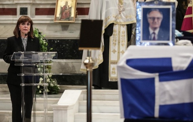 Το τελευταίο αντίο στον Χρ. Σαρτζετάκη