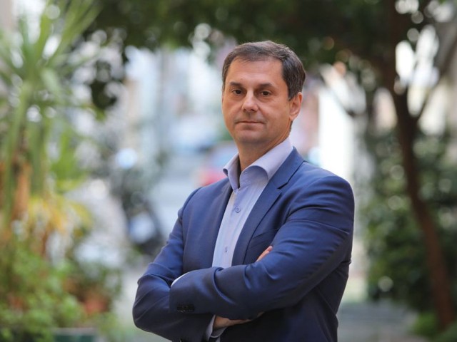 Χάρης Θεοχάρης: Η ΔΕΗ είναι δημόσια, τόσο στη θεωρία όσο και στην πράξη