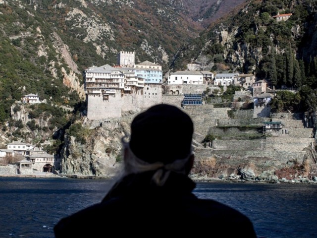 Μυστηριώδης κατάθεση 650.000 ευρώ σε μοναχό!