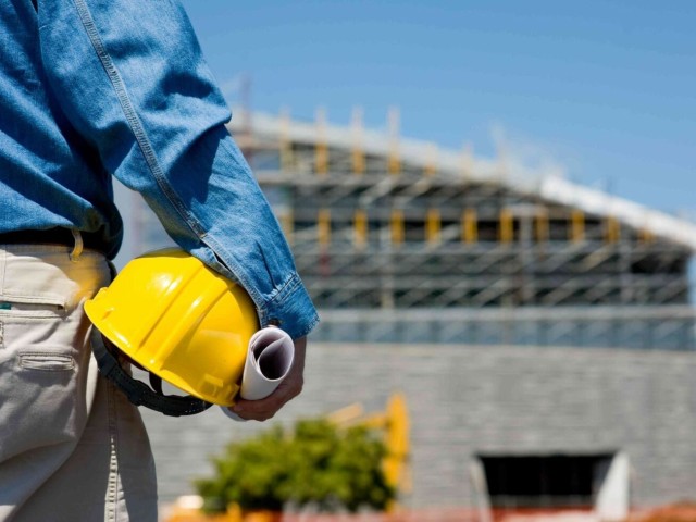 Δύσκολες ώρες για εργολάβο - μάνατζερ!