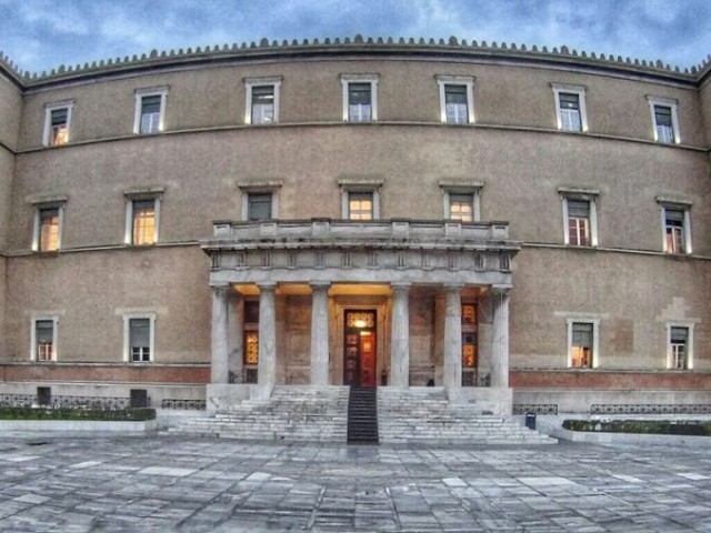 Γραφείο Προϋπολογισμού: «Πόλεμος» στην οικονομία και «εφιαλτικά» σενάρια