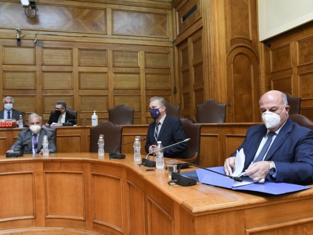 Σύσκεψη Βουρλιώτη - τραπεζιτών για Ρώσους ολιγάρχες!