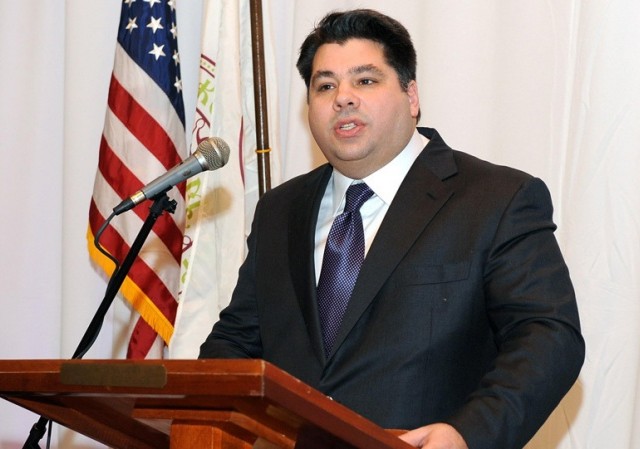 Στις 5 Μαΐου έρχεται ο Τζόρτζ Τσούνης (που έχει ήδη διαμορφωμένες σχέσεις με επιχειρηματίες και συστήματα) στην Αθήνα!