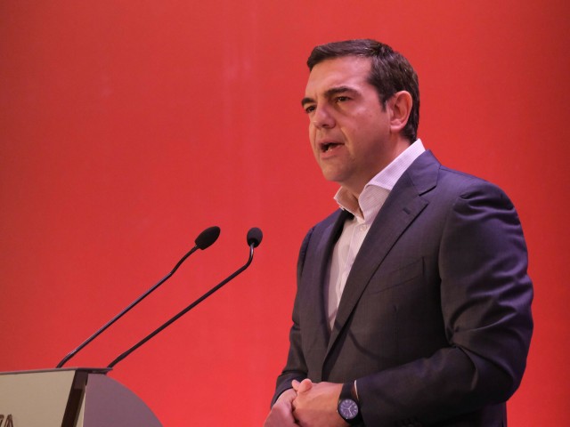 Τσίπρας: Για να τελειώσει η επιβάρυνση του καταναλωτή, πρέπει να τελειώσει η κυβέρνηση Μητσοτάκη