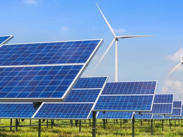 Από ρεκόρ σε ρεκόρ οι επενδύσεις στις ΑΠΕ