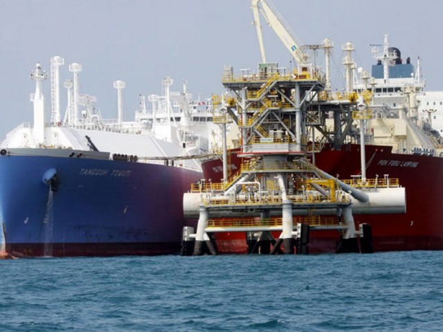 Motor Oil:  Προς τα τέλη του έτους η απόφαση για την πλωτή δεξαμενή LNG