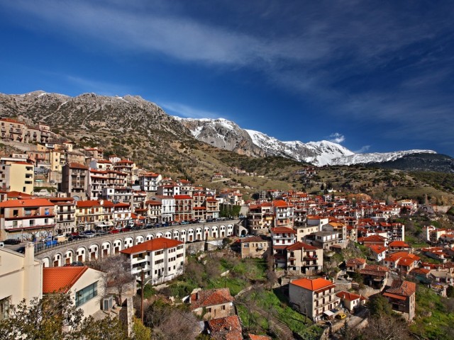 Αναστέναξαν οι ταβέρνες της Αράχωβας και οι βιτρίνες της 5ης Λεωφόρου!