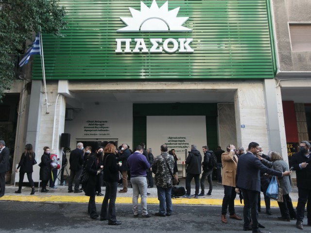 Στο ΚΙΝΑΛ μοιράζουν καρέκλες και στην Ελληνική Λύση ποντάρουν στον μύθο