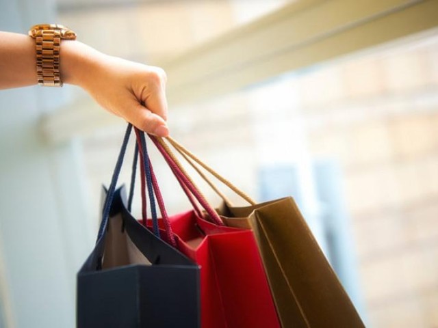 Αναθεωρούν τις κινήσεις τους καταναλωτές και έμποροι στο Λιανεμπόριο