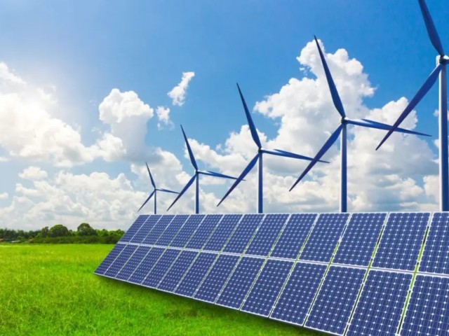 Πλεονασματικός ο λογαριασμός των ΑΠΕ το 2022 