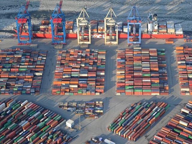 Πρωτοφανής συνωστισμός στο μεγαλύτερο λιμάνι της Ευρώπης εξαιτίας της... Ρωσίας