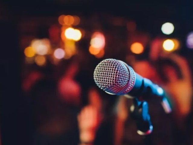 Τράπεζα... χτυπάει την πόρτα φεσσαδόρου προβεβλημένου τραγουδιστή