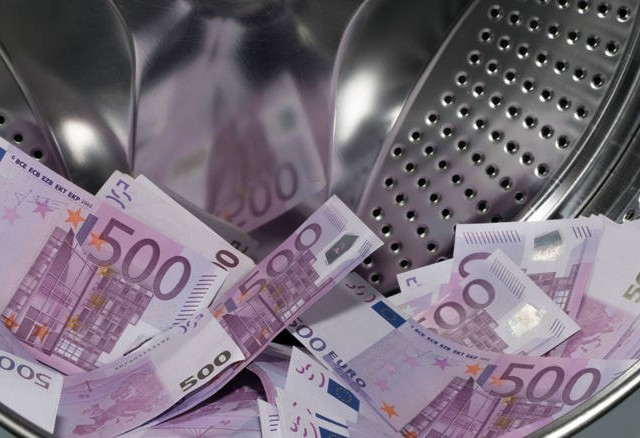 Οι αρχές ψάχνουν για ξέπλυμα βρώμικου χρήματος σε τρεις εισηγμένες εταιρείες!