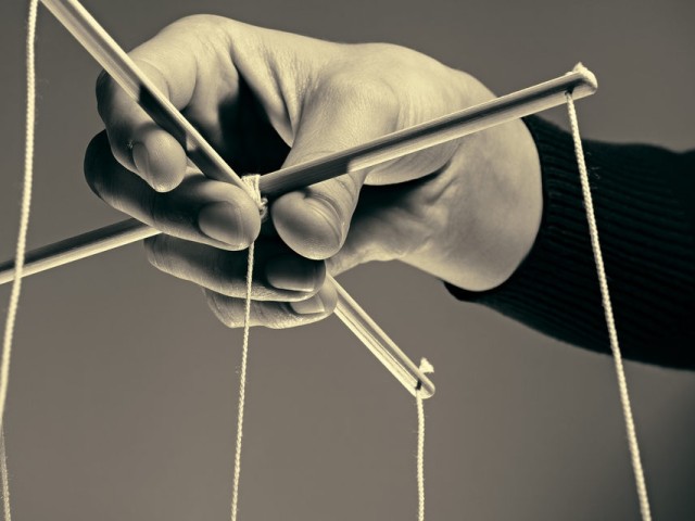 Οι καραμπινάτες υποθέσεις χειραγώγησης – εσωτερικής πληροφόρησης και κερδοσκοπίας σε Τρ. Πειραιώς – Alpha Bank πριν την ανακοίνωση των AMK – μαμούθ!