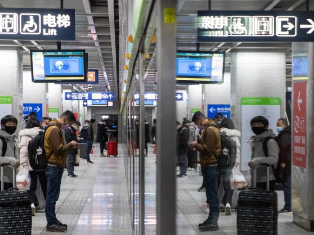 Η Κίνα «περιορίζει αυστηρά» τα ταξίδια εκτός χώρας για την αντιμετώπιση του κορωνοϊού