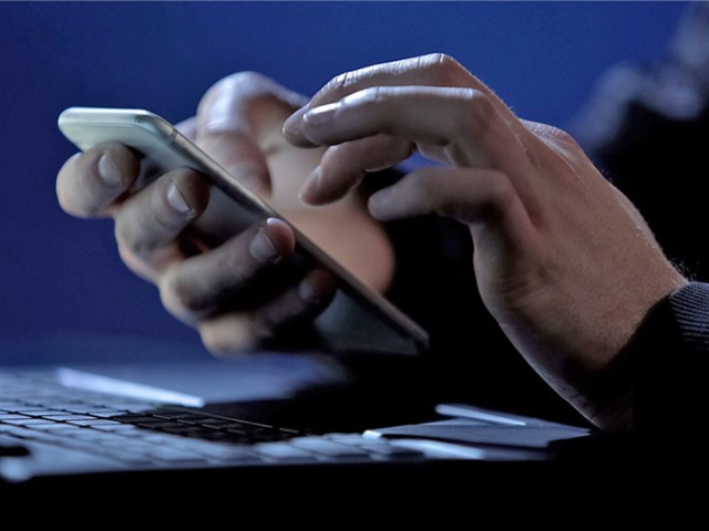 Ο Έλληνας …Λάρι Κινγκ, τα παράκεντρα Εξουσίας και Συμφερόντων, τα «βαθιά λαρύγγια», «τα συμβόλαια», οι συνωμοσίες και το …παραμύθι περί παρακολουθήσεων!