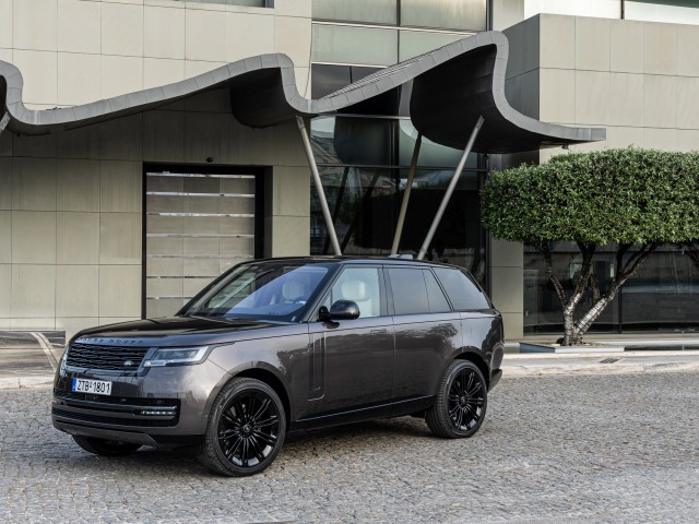Nέο Range Rover: Ξεκίνησε την καριέρα του και στη χώρα μας!