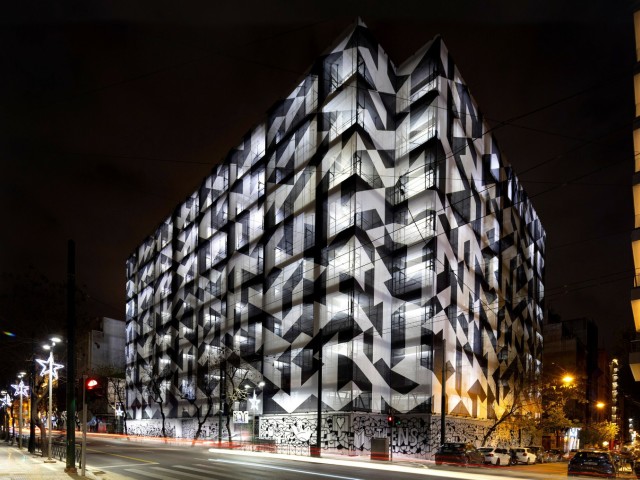 Τα εμβληματικά κτίρια της Αθήνας που άλλαξαν (ή αλλάζουν) «αναβαθμίζοντας» την πόλη