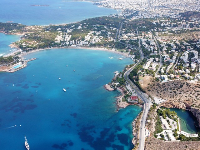 Έξι στους οκτώ εφοπλιστές που μεταφέρουν ρωσικό πετρέλαιο είναι από την Βουλιαγμένη