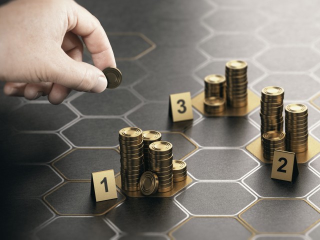 Πώς διεθνείς επενδυτές χωρίς να βάζουν …φράγκο αγοράζουν φιλέτα του Δημοσίου με χρήμα των Ελληνικών τραπεζών