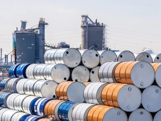 Η «φαεινή ιδέα» φορολόγησης των κερδών των Πετρελαιάδων (Μότορ Όιλ, Ελληνικά Πετρέλαια κλπ) που έπεσε στο τραπέζι του Μαξίμου και η επαναφορά στην πραγματικότητα!