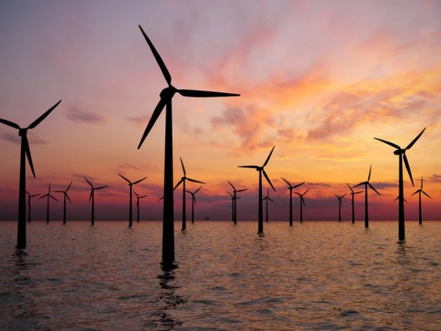 Πρόσω ολοταχώς για τα θαλάσσια αιολικά πάρκα – Ποιοι Έλληνες και ξένοι μπαίνουν στο παιχνίδι