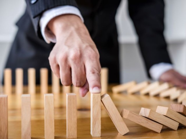 Οι προνομιακές σχέσεις των μεγαλοξενοδόχων με το Σύστημα! 