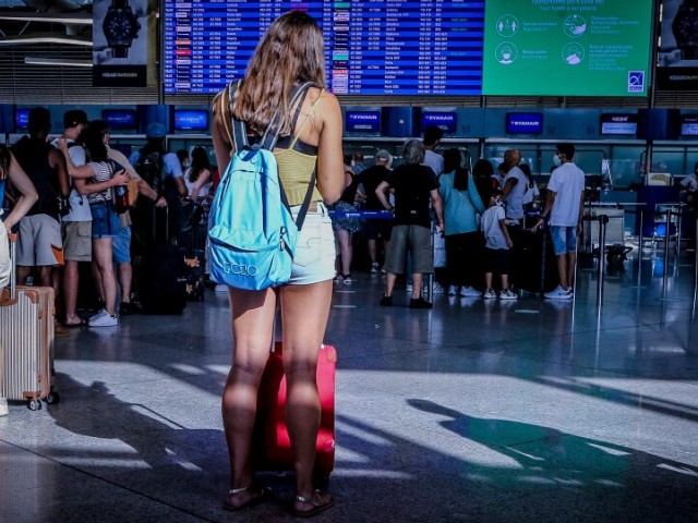 Σπάει όλα τα ρεκόρ ο τουρισμός