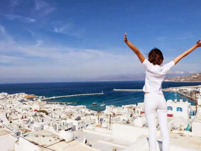 Πρόβλεψη για έσοδα 20 δισ. ευρώ από τον τουρισμό το 2022 και χρονιά ρεκόρ