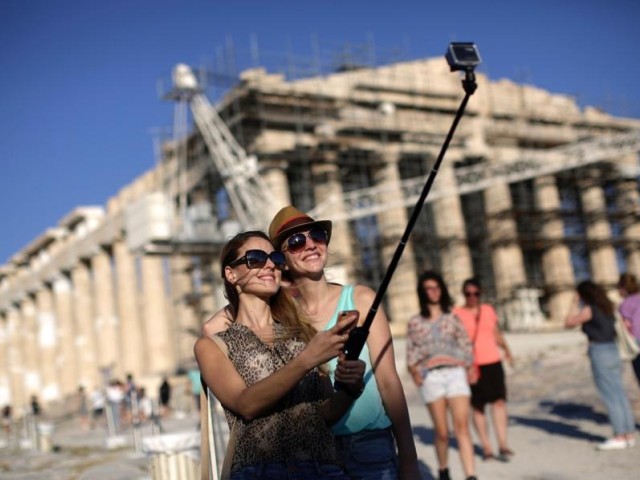 Bloomberg: Αμερικανοί εγκαταλείπουν τη χώρα τους και μετακομίζουν μόνιμα σε Ευρώπη και Ελλάδα