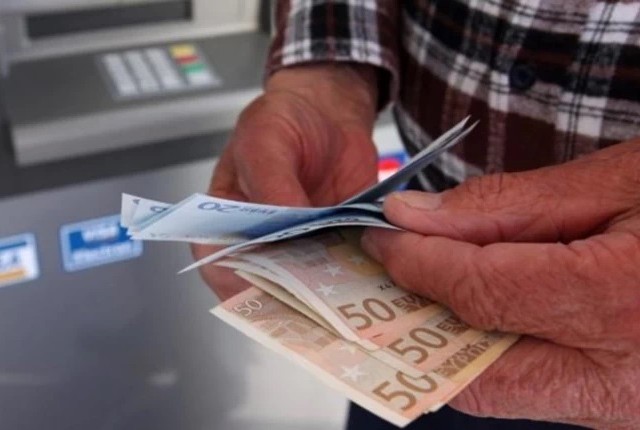 Συντάξεις: Τι αλλάζει στους εργαζόμενους – Σε ποιους επιβάλλεται αναλογικό «πέναλτι»