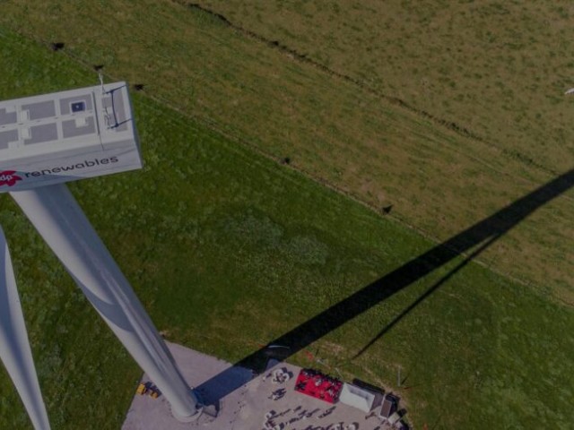 Ο μπουζουκόβιος πρώην δάσκαλος της Θήβας Σάκης Κατσέλης, έτοιμος να ντηλάρει και με τους Πορτογάλους της EDPR!