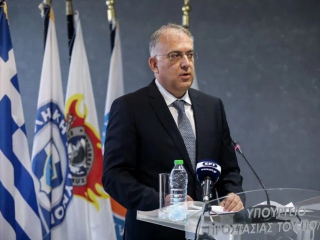 Φωτιά στην Πεντέλη-Θεοδωρικάκος: Εκατοντάδες αστυνομικοί νύχτα και μέρα μάχονται για τη ζωή των πολιτών