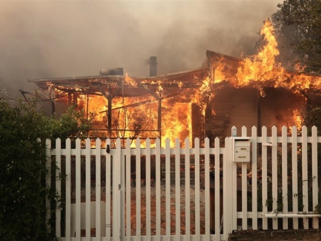 Τα 12 μέτρα στήριξης προς τους πληγέντες από τη φωτιά στην Πεντέλη