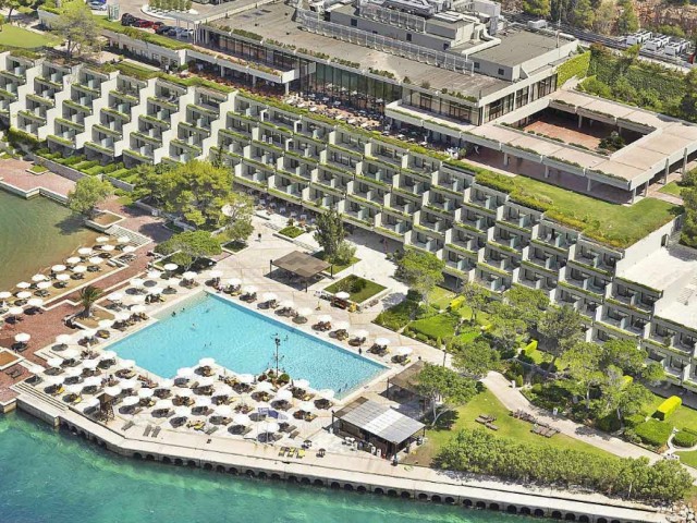 Σε απόρθητο κάστρο, μετατράπηκε η Βασιλική σουίτα (επί της ουσίας το …μισό ξενοδοχείο) που χρησιμοποίησε ο Μπιν Σαλμάν, στον Αστέρα Βουλιαγμένης, με θωρακισμένες πόρτες και αδιαπέραστες μεταλλικές κατασκευές!