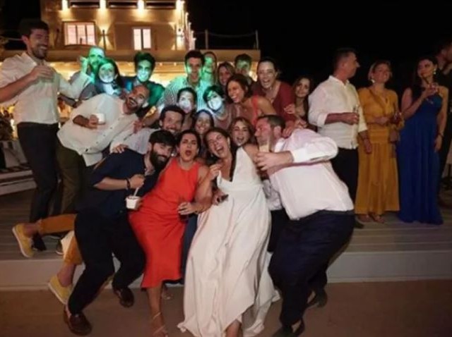 «Όλοι οι καλοί μαζί και οι ψωριάρηδες χώρια»! Ποιοι ήταν οι τρεις από το Μαξίμου, που δεν παραβρέθηκαν στον γάμο της Τζιάς!