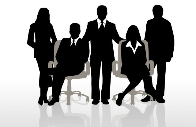 Πλούσιοι τραπεζίτες (που ζουν στη χλιδή, με βίλες, κότερα και στο απυρόβλητο) ρακένδυτοι μέτοχοι! 