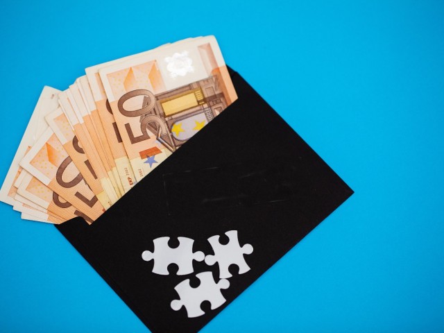 Στο κάδρο από την Αρχή για το ξέπλυμα, επιχειρηματίες με αλλαγή φορολογικής έδρας, πτωχευμένοι που ζουν σαν κροίσοι και υποθέσεις «χωμένες» στα συρτάρια!