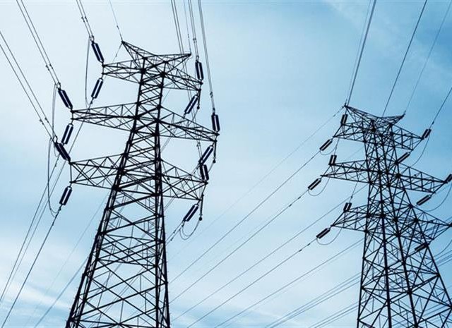 Ρεύμα: «Καμπάνες» από ΡΑΕ σε προμηθευτές για παραπλανητικές διαφημίσεις τιμολογίων