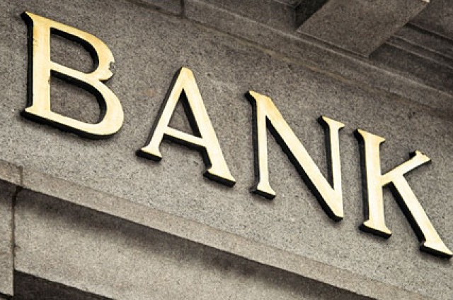 Ποια συστημική τράπεζα αποκαλείται από το περιβάλλον του Γιάννη Στουρνάρα ως «τρύπια κάλτσα»;