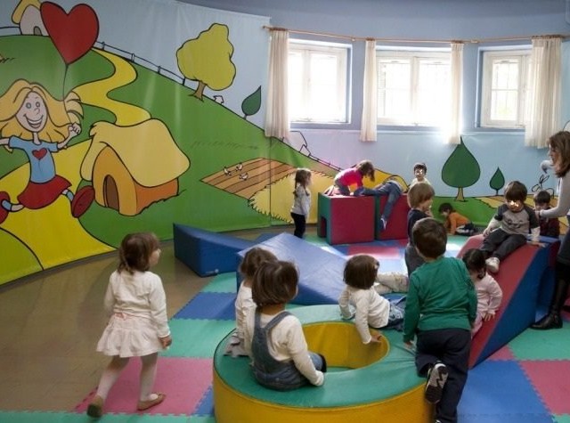 Ολοήμερο σχολείο: Σε ποια νηπιαγωγεία και δημοτικά ξεκινά το νέο διευρυμένο ωράριο