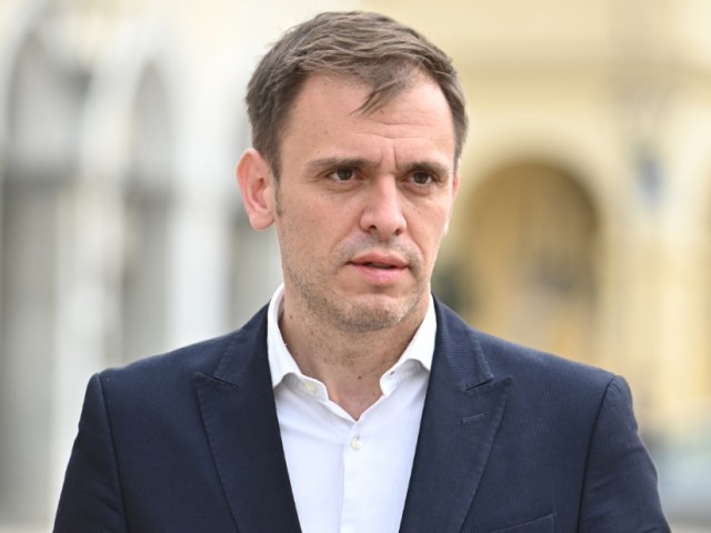 Μάντζος: Αν σας κουράζει το ΠΑΣΟΚ, ας συζητήσουμε για το ταξί στη Νέα Υόρκη