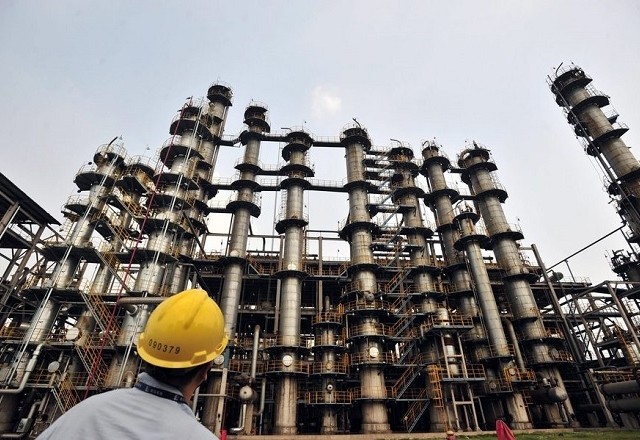 Οι πετρελαϊκές λένε «όχι» στην πρόταση για εισφορά 33% επί των υπερεσόδων