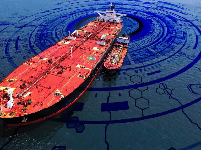 Bloomberg: Η ναυτιλία μπαίνει στο κάδρο των κυρώσεων για το ρωσικό πετρέλαιο