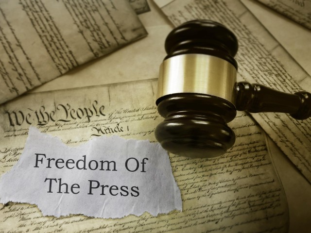 Νόμο για την ελευθερία των μέσων ενημέρωσης προωθεί η Ε.Ε.